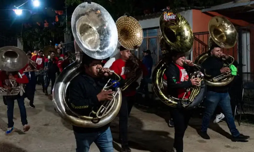 Live brass band at the Muerteada de Etla