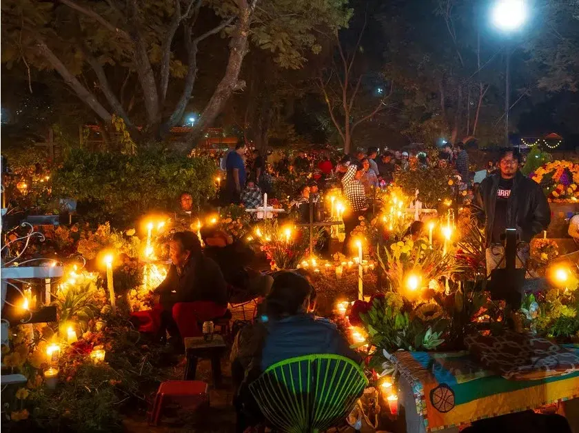 Panteones de Xoxocotlán en Día de Muertos: cómo llegar (2026)