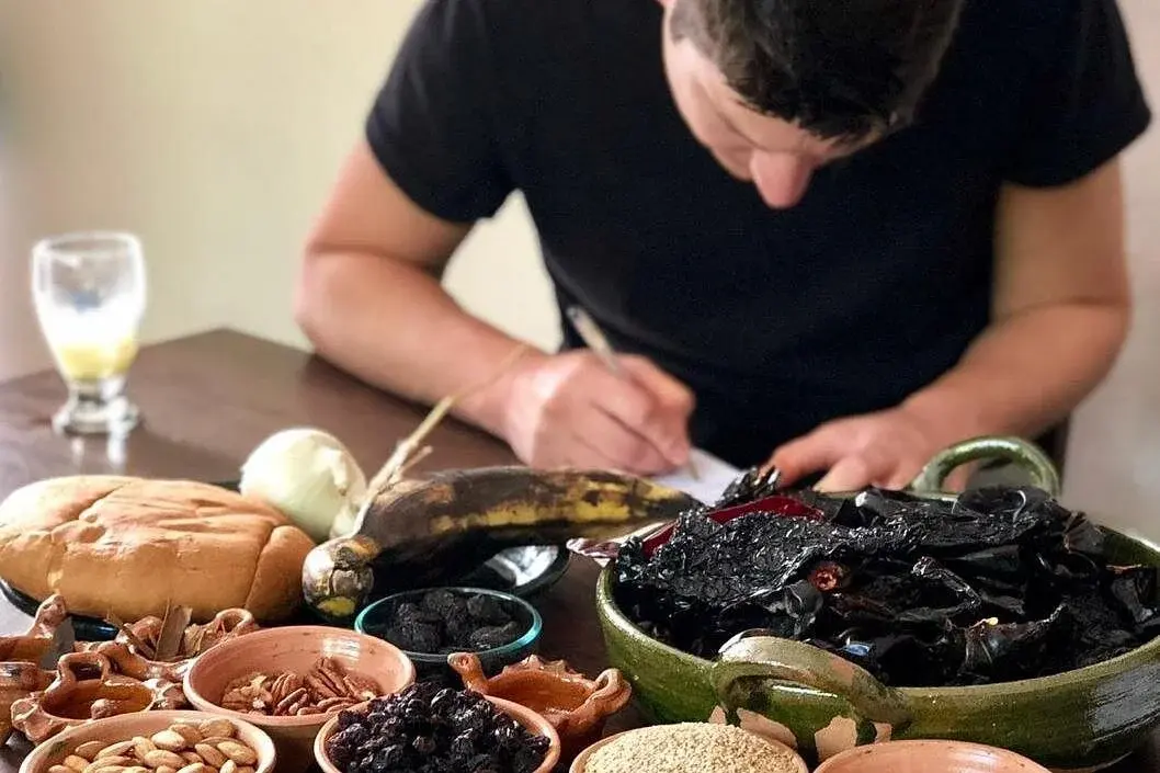 Clase de cocina tradicional con Minerva López, con fogón y comal. Foto: cortesía