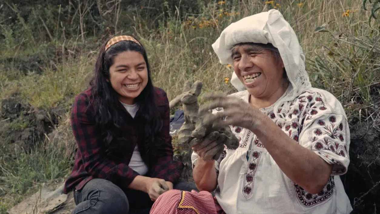 Mujer de Barro: un documental íntimo sobre una madre, una hija y el barro que las salvó a las dos — va rumbo al Ariel y deberías verlo antes de que se lleve el premio