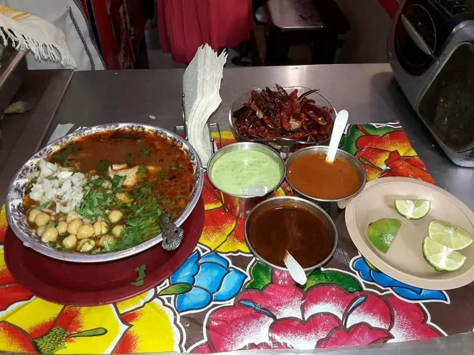 Caldo de pancita en Los Agachados, Mercado 20 de Noviembre. Foto: Qué Onda Oaxaca Caldo de pancita en Los Agachados, Mercado 20 de Noviembre. Foto: Qué Onda Oaxaca