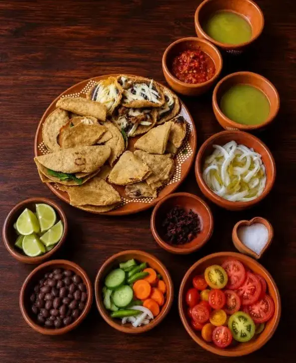 Clase de antojitos oaxaqueños y salsas. Foto: GetYourGuide Clase de antojitos oaxaqueños y salsas. Foto: GetYourGuide