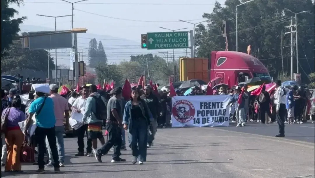 Street blockade in Oaxaca Street blockade in Oaxaca