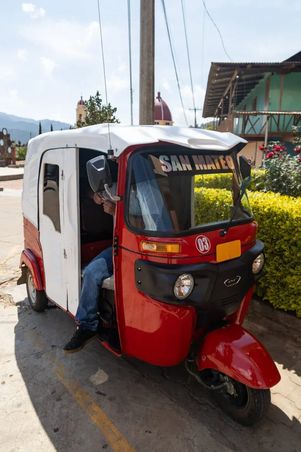 Mototaxi en San José del Pacífico rumbo a San Mateo Río Hondo Mototaxi en San José del Pacífico rumbo a San Mateo Río Hondo