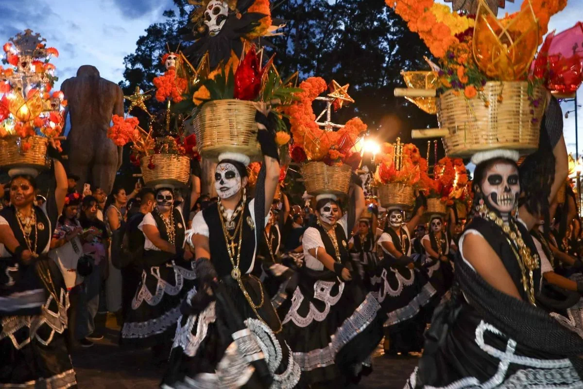 Day of the Dead Oaxaca 2026 — Deep Guide: History, Cemeteries, Muerteadas & Logistics