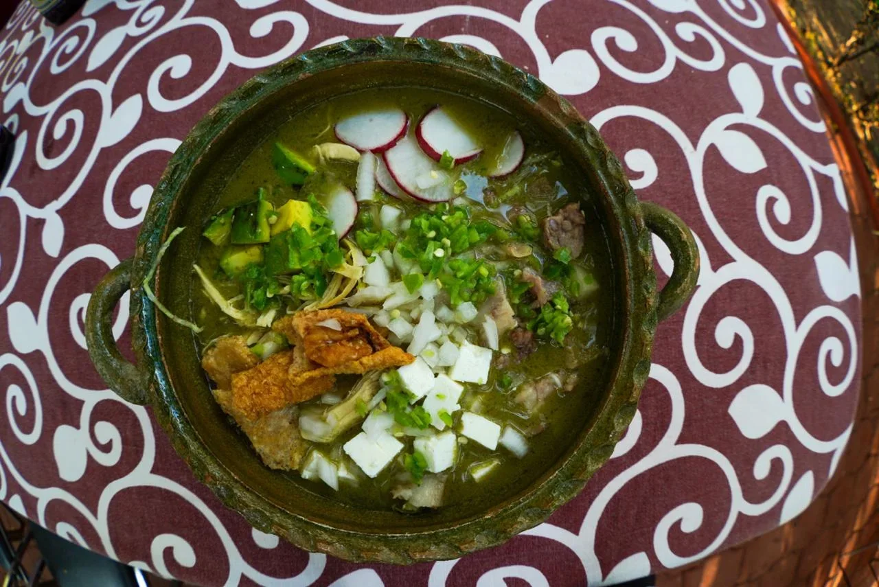 El jueves huele distinto en Pueblo Nuevo: pozole verde guerrerense en Casa Barroso